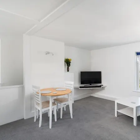 Bright And Modern 1 Bedroom In Old Cornwall